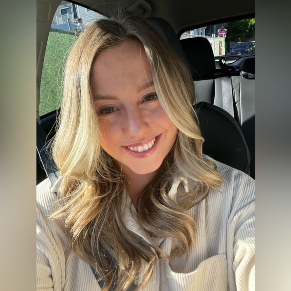 Meet your Posher, Brianna - Picture 2 of 3